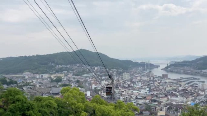 仙光寺山索道下降。在尾道市的背景中