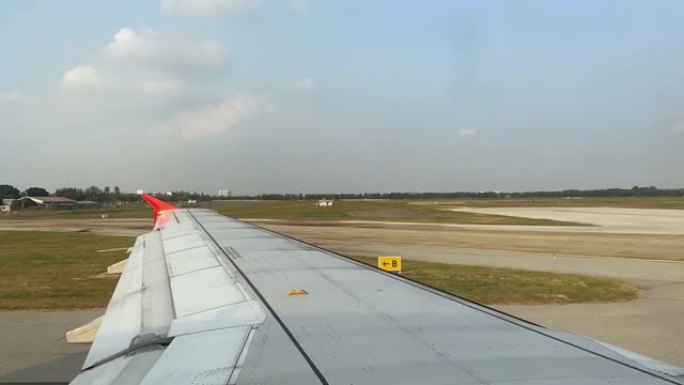 TL: 从泰国曼谷廊曼国际机场起飞的飞机
