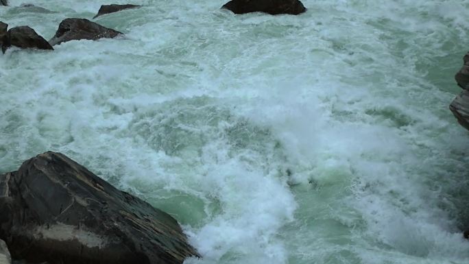 虎跳峡水流升格慢速