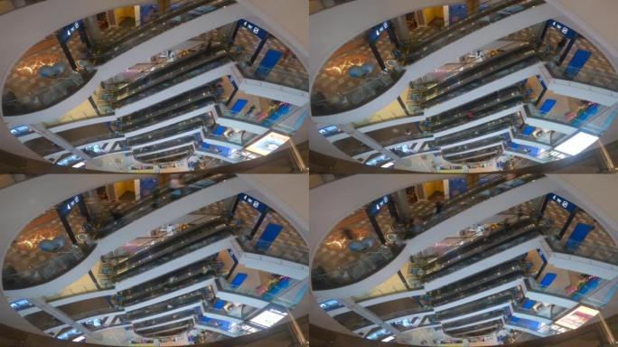 现代建筑内部自动扶梯的时间流逝，购物中心行人