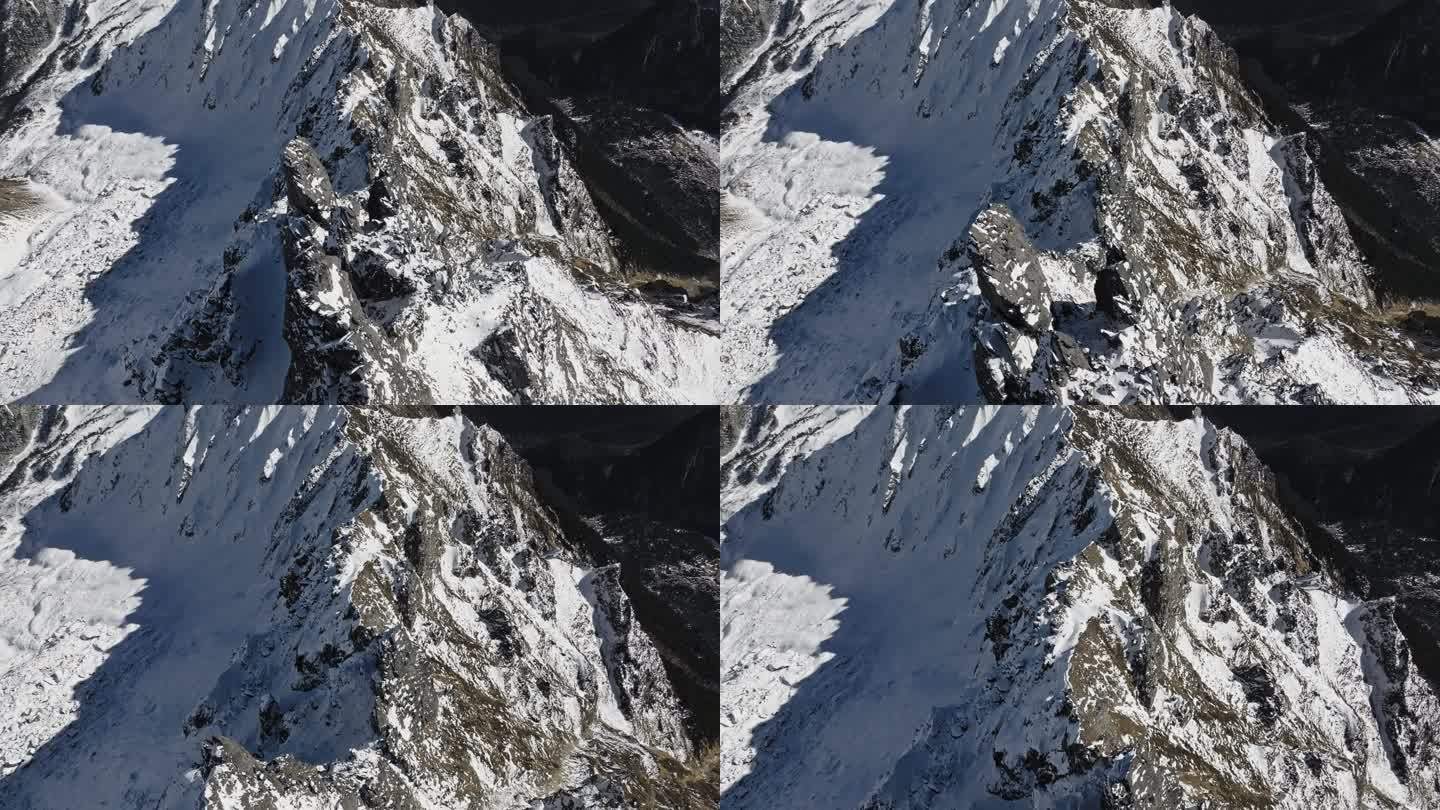 梅里雪山荒芜之地荒凉岩石白雪裸露山脊线