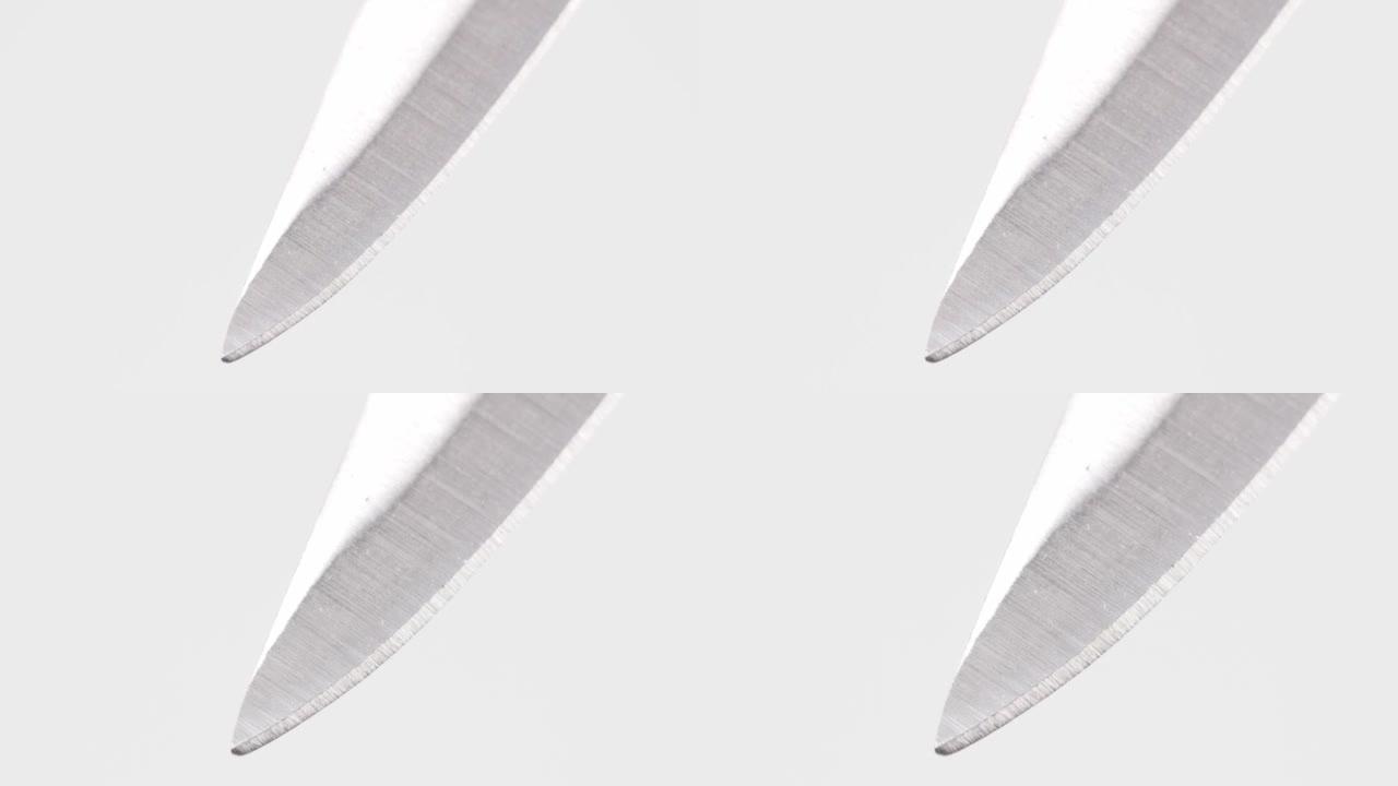 锋利的不锈钢刀尖。