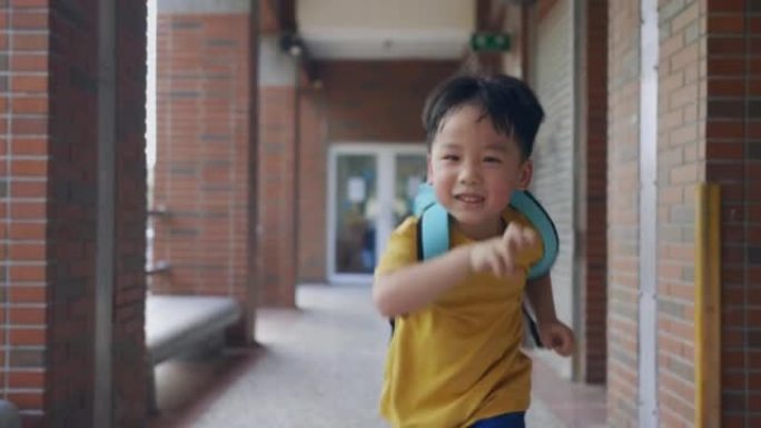 学生回到学校孩子奔跑延时小男孩