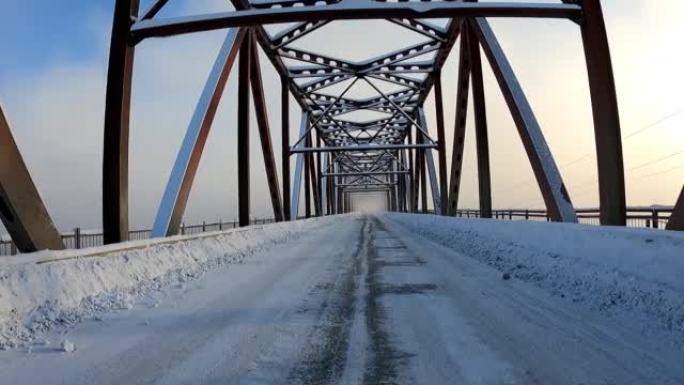 俄罗斯雅库特Kolyma的Kolyma河上的桥梁