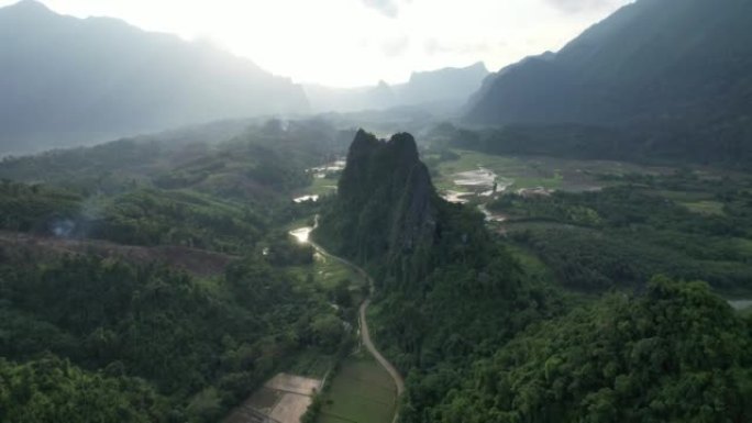 无人驾驶飞机在老挝万昂的南克赛景景和美丽的石灰岩山景