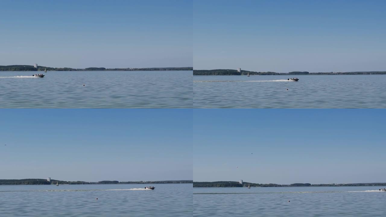 摩托艇在湖上快速航行，海鸥飞过蓝天