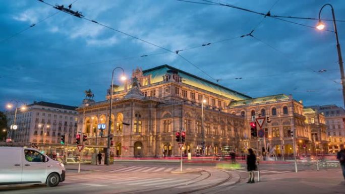 时间流逝的日落场景交通道路和人们走在维也纳国家歌剧院前，维也纳，奥地利