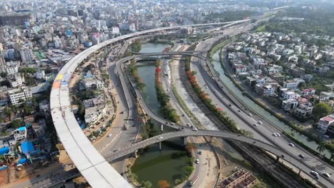 达卡城市交通的鸟瞰图。孟加拉国的公路和运输千岛桥和达卡高架高速公路大型项目。