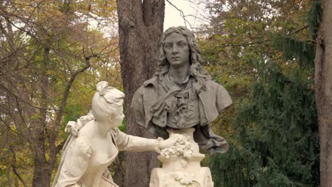 巴黎卢森堡花园中的让-安托万·瓦托纪念碑