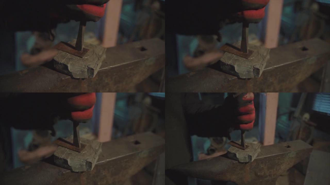 铁匠铺在铁匠铺的铜板上开孔。大马士革钢刀。