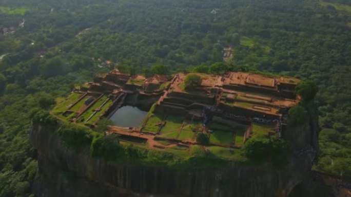 Sigiriya rock斯里兰卡日出无人机镜头的鸟瞰图