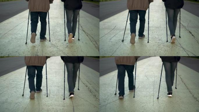 一对老年夫妇在公园里从事北欧散步。一个男人和一个女人用棍子走路来改善健康。