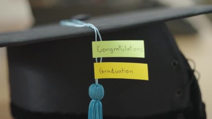 毕业日程表上的毕业帽毕业日倒计时计划