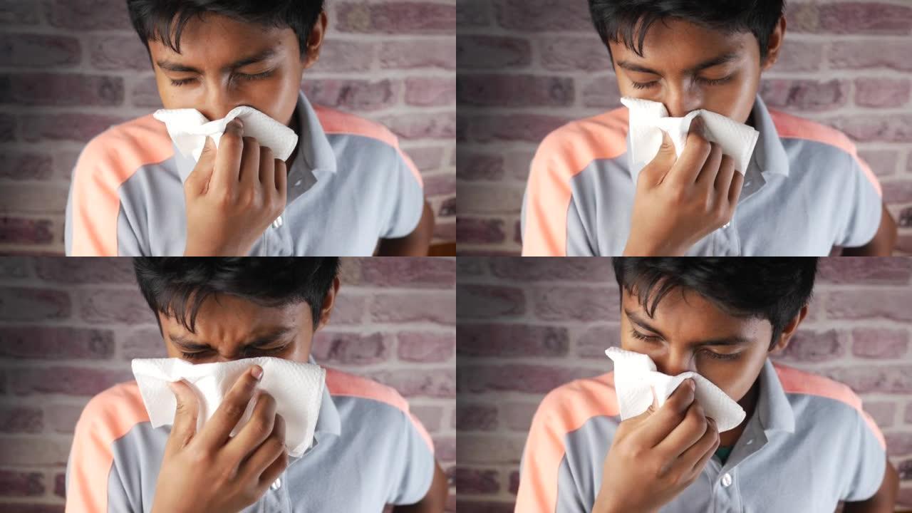 患流感的十几岁男孩用餐巾纸鼻涕。