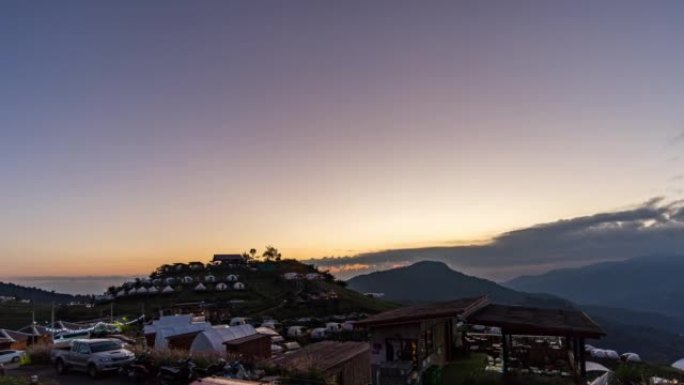 日出时的山顶小村庄，山上七彩村的美丽景象，黎明到日出时拍
