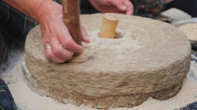 石制手磨小麦粉
