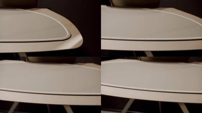 舒适的房间里有皮革和白色缝线的特写工作台