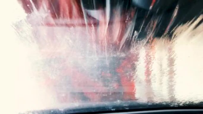 自动滚筒洗车从车内观察。