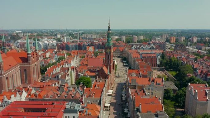 波兰格但斯克有红色屋顶、哥特式建筑和古教堂的中世纪小镇。
