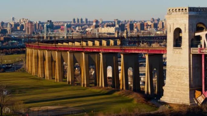 美国纽约地狱之门大桥。空中无人机制作的具有向后摄像机运动的视频。