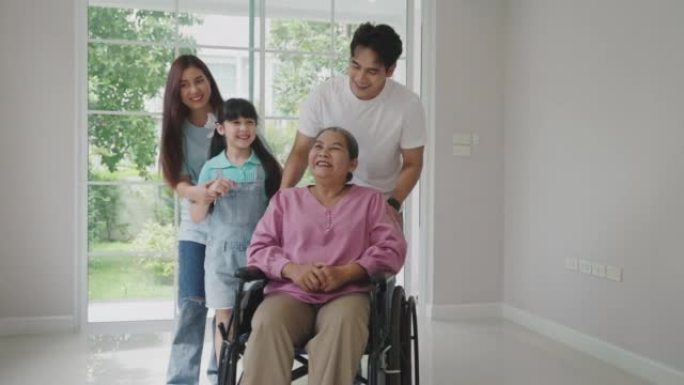 年轻的亚洲家庭与残疾的高级妇女搬进新房子