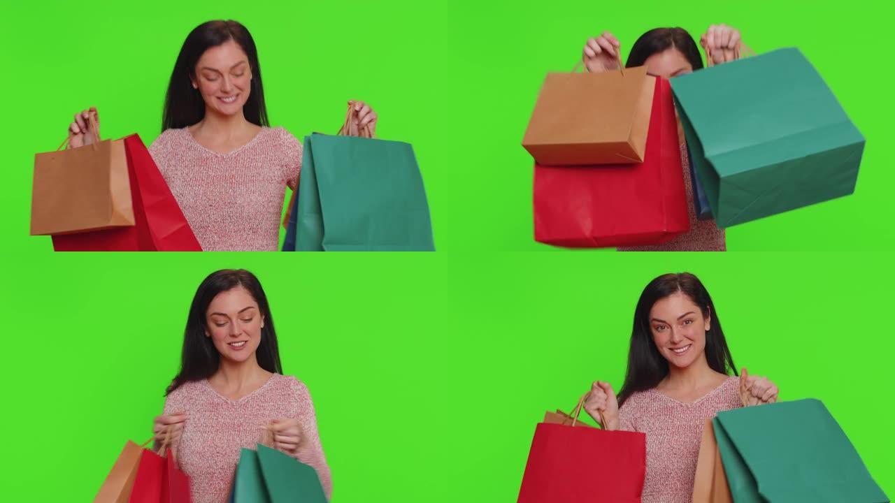 年轻女子展示购物袋，广告折扣，对假期的低价感到惊讶