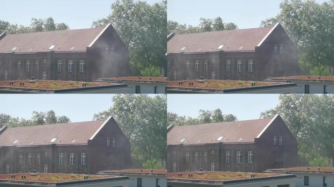 杜塞尔多夫 (d ü sseldorf) 建筑工地的细小灰尘飞过空中，经过现代有机涂层的住宅屋顶