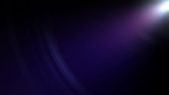 右上光学发光透镜的环在深蓝色紫色背景上发出耀眼光。4k美丽的白色聚光灯效果在右上角移动。对于项目屏幕