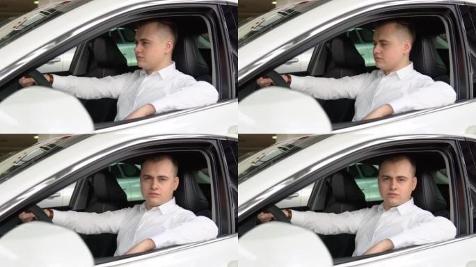 一个年轻自信的男人坐在汽车经销店的新车中的肖像