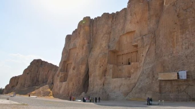 大墓地，伊朗-6月8日，2022: 阿契美尼德帝国的国王阿尔塔薛西斯一世与大流士大帝的陵墓，位于伊朗