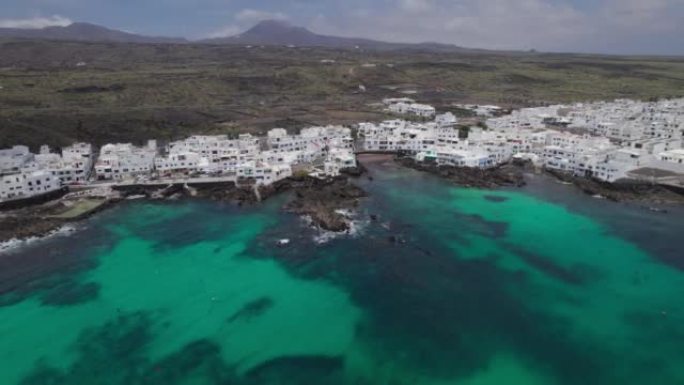 西班牙加那利群岛兰萨罗特蓬塔穆赫雷斯村鸟瞰图