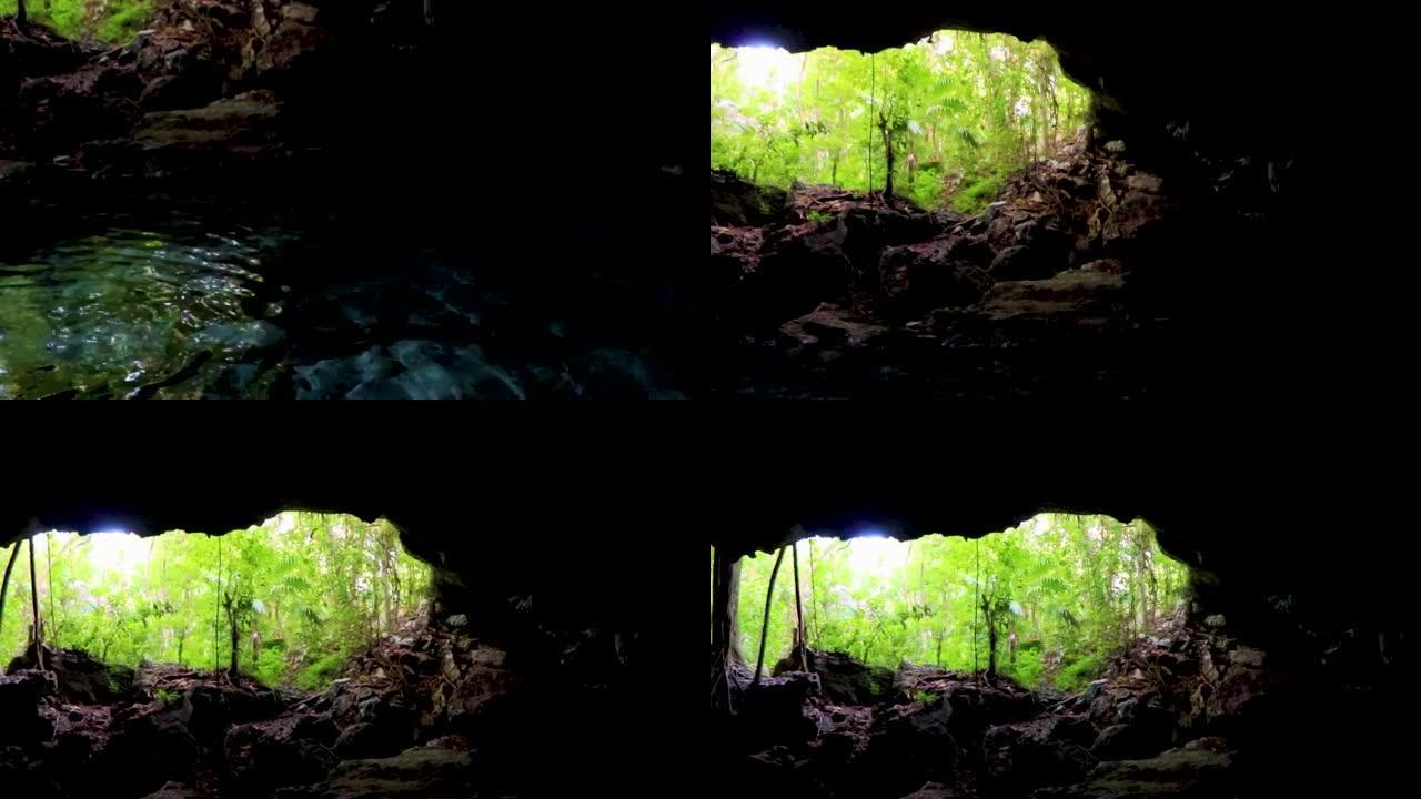 墨西哥Chemuyil的蓝色绿松石水石灰石洞穴污水坑。