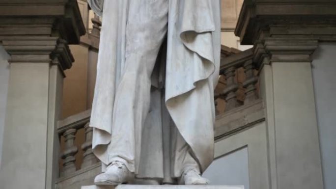 托马索·格罗西雕像