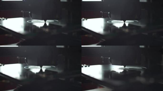 3D打印机在热床上构造塑料盖的延时拍摄