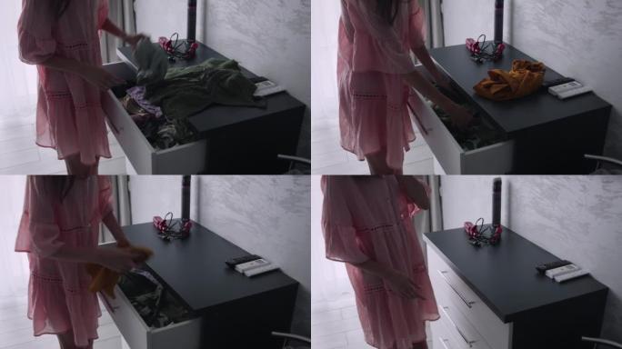 一个年轻女子在卧室里在家换衣服。