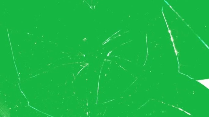 玻璃破碎和破碎在中间孤立在绿屏背景4k视频元素