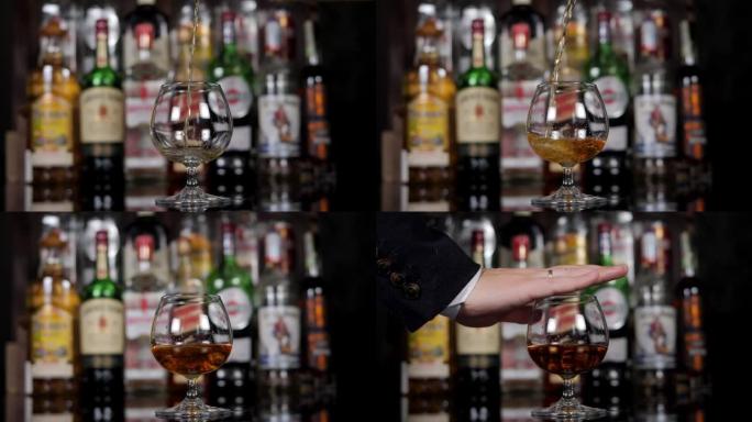 酒吧里，酒保正在往玻璃杯里倒威士忌，一名男子拒绝喝酒。