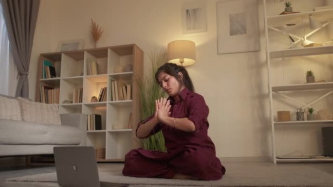 瑜伽在线冥想教练女性笔记本电脑