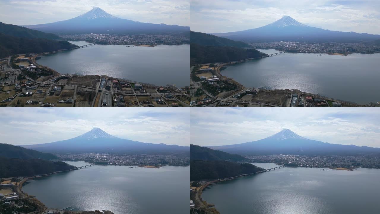 与富士山一起的川口城市景观的空中前方