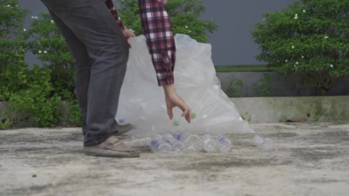 一个年轻人收集透明塑料瓶以回收或作为完整收入出售的4k视频。