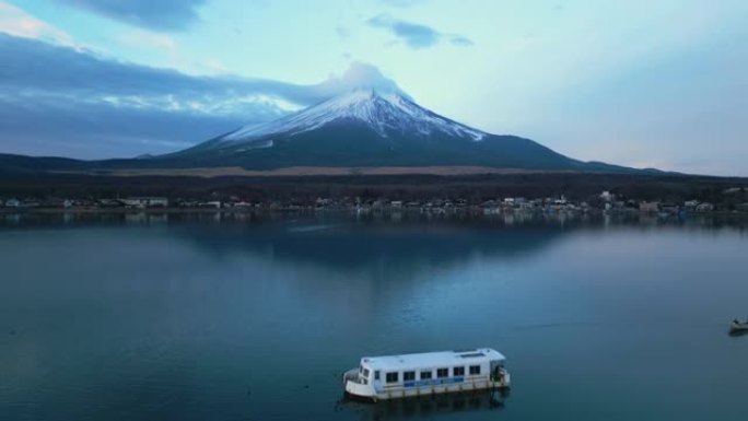 山中湖和富士湖乘船游览的空中前方