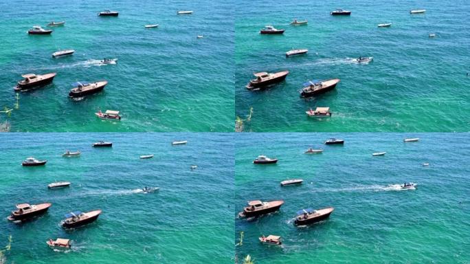 意大利波西塔诺的第勒尼安海沿岸景观。水中多艘船