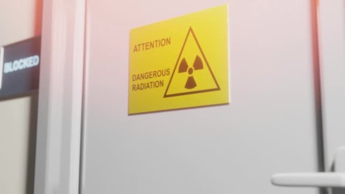 带铭文的门注意危险辐射。