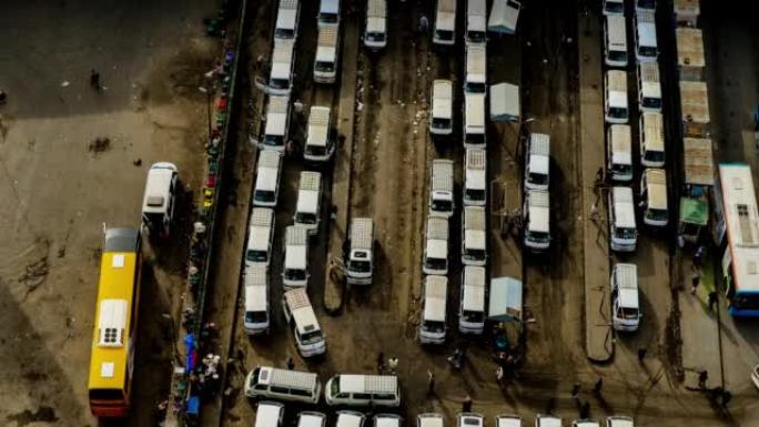 埃及开罗:当地公交车站