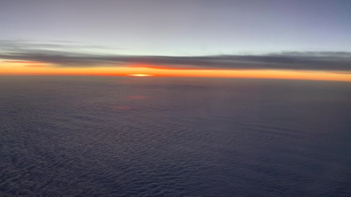飞机日出合集飞机窗外日出飞机云层云端景色
