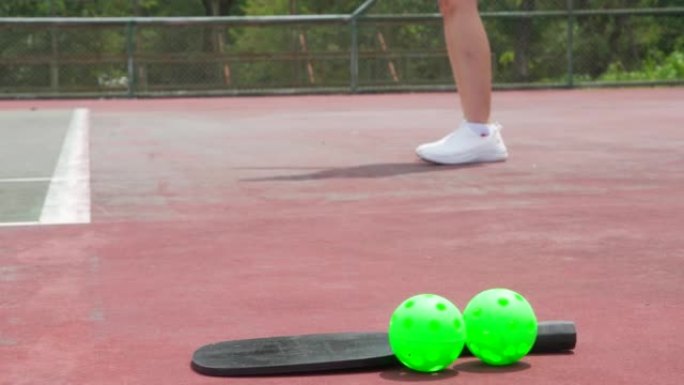 泡菜球员和设备网球板球脚步