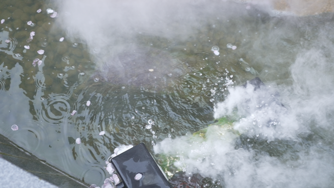 升格拍摄烟雾缭绕的泉水