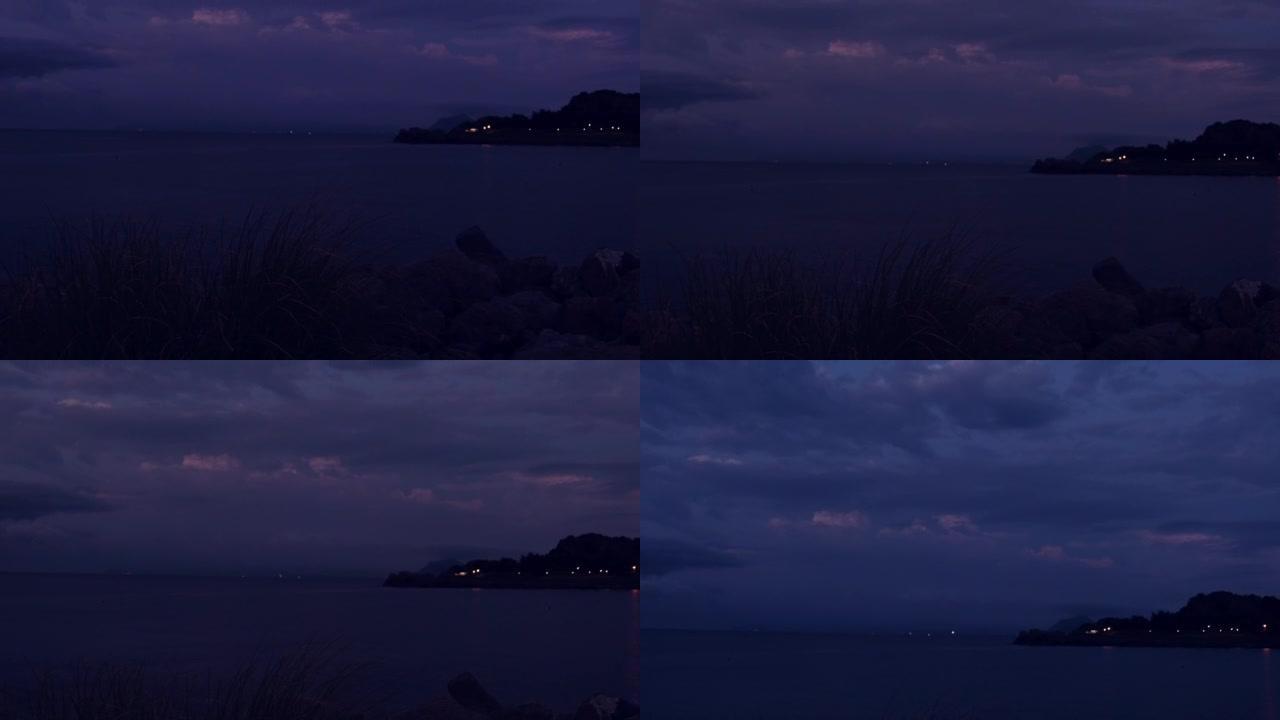夜晚海面上的紫云
