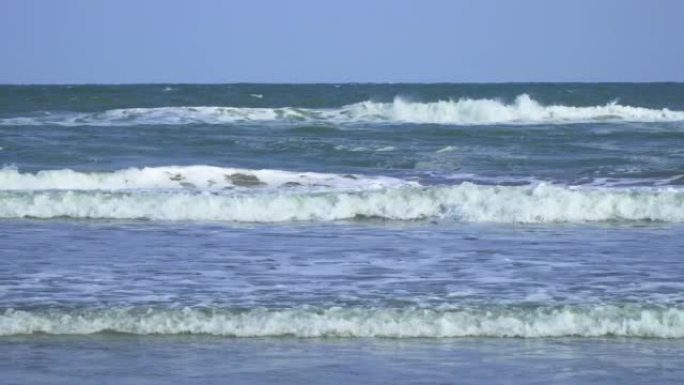 海浪冲击海滩海洋大海海面奔腾波涛波浪浪花