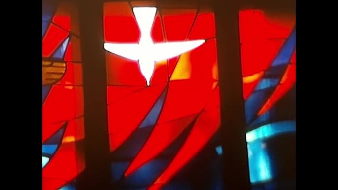 瑞士80年代教堂的彩色玻璃窗